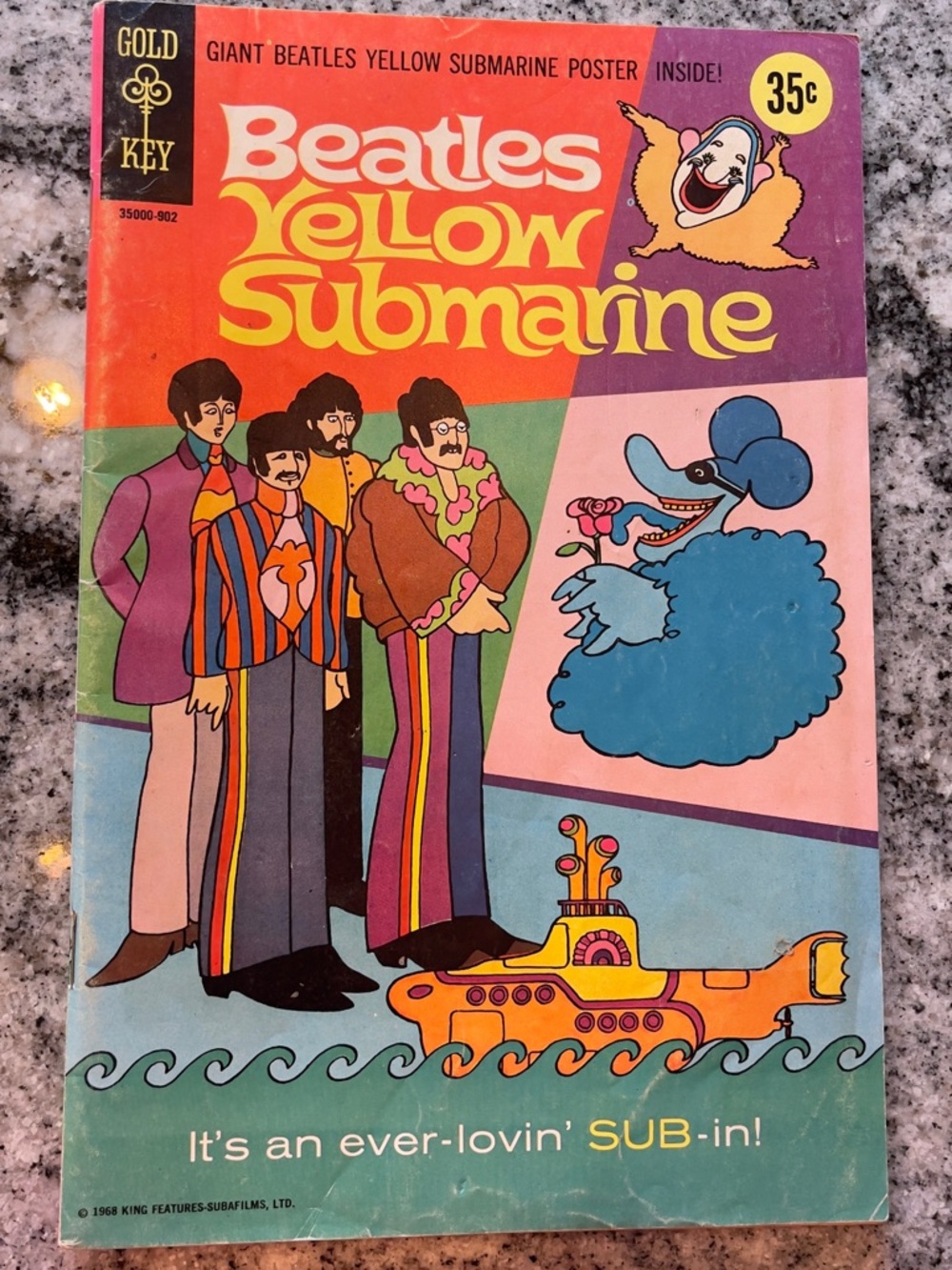 Yellow Submarine Gold Key 1968) FN-WITH POSTER ATTACHED The Beatles
Rare!